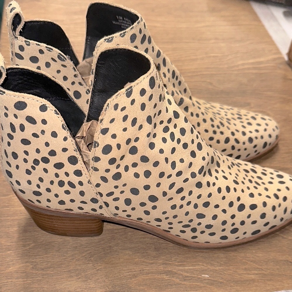 Dolce Vita Kaidie Black and Tan Ankle Boots size 9 1/2 medium - Picture 3 of 8